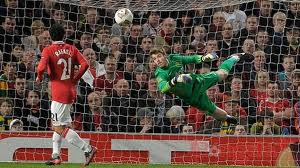 Top 5 pha cứu thua đỉnh nhất vòng 29 Ngoại hạng Anh 2011-2012 