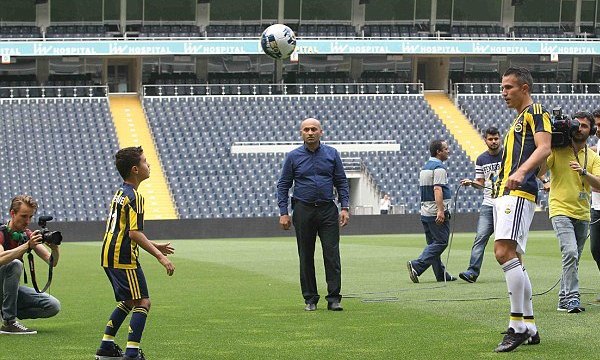 Bóng đá -  Quý tử nhà Robin van Persie đã gia nhập Fenerbahce