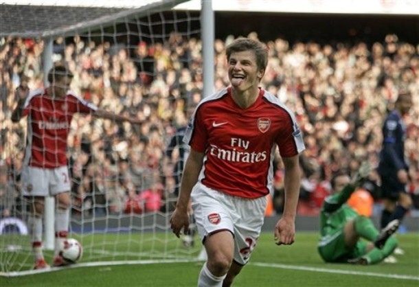 Gấu nhỏ Arshavin ghi siêu phẩm trên sân tập