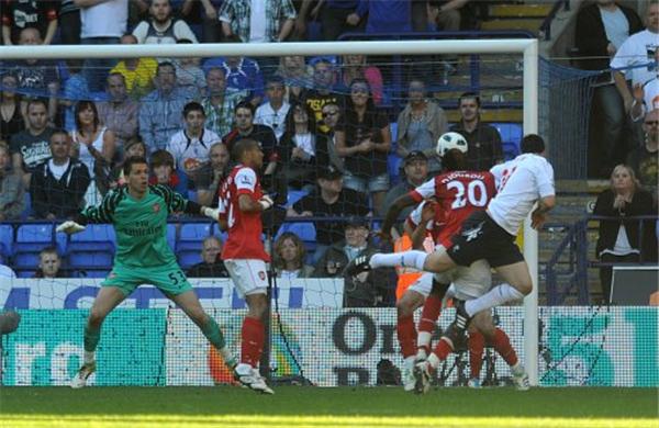Arsenal 2 - 1 Bolton (Highlight vòng 4 Carling Cup)