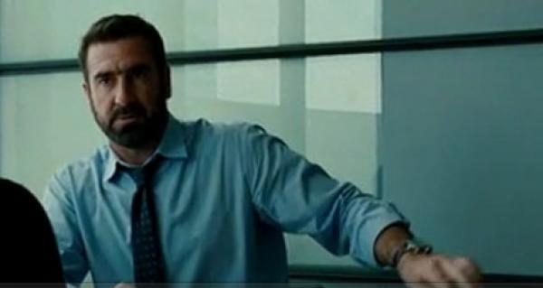 Huyền thoại MU, Eric Cantona ra mắt vai thám tử trong bộ phim nổi tiếng SWITCH