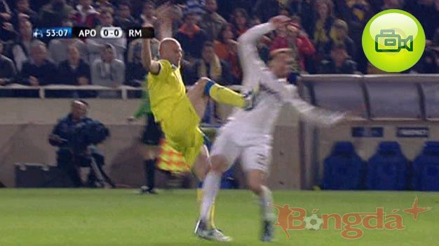 Kinh hoàng: Tái hiện kung fu rợn người của De Jong trận Real Madrid - APOEL