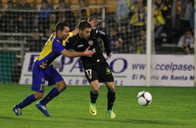 Đỉnh cao của nghệ thuật 'xâu kim'!