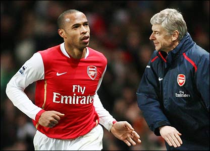 Walcott không nhường áo, Henry vẫn chấp nhận về Arsenal