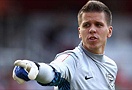 Szczesny chơi trò mèo vờn chuột