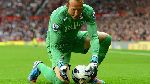 HÀI HƯỚC! Mark Schwarzer đuổi... chim giữa Old Trafford