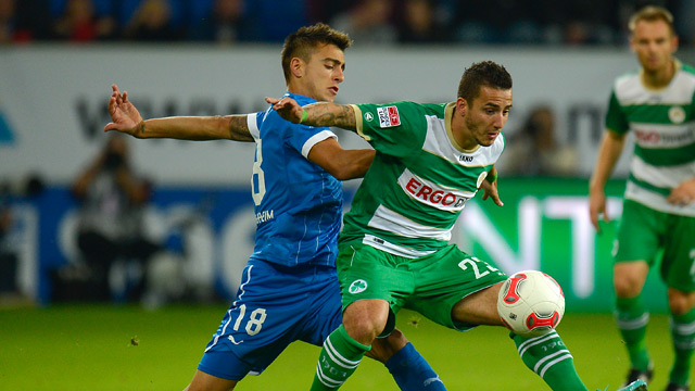 Chủ nhà Greuther Furth (phải) sẽ đánh bại Hoffenheim (phải)