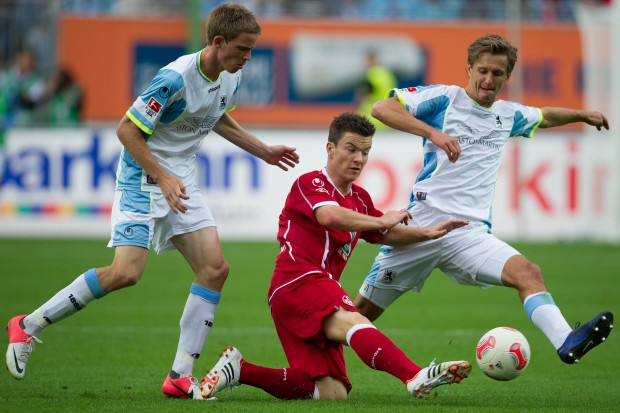 1860 Munich (áo trắng) sẽ khó có thể cưỡng lại lịch sử