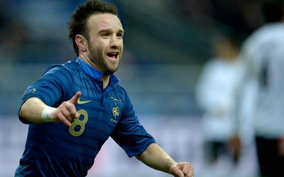 Valbuena đã đưa chủ nhà Pháp vươn lên dẫn trước