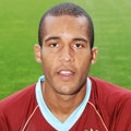 Cầu thủ Clarke Carlisle